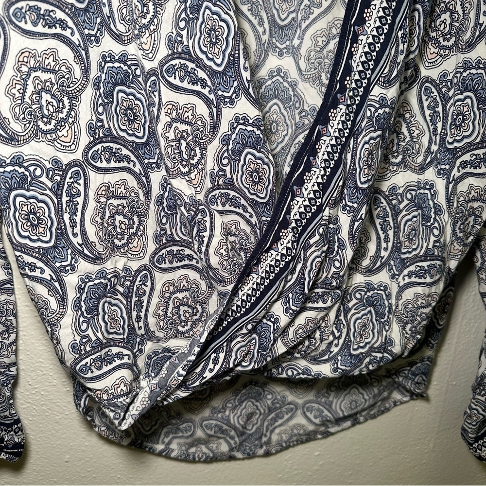 Cato Women's Long Sleeve Blue Paisley Print Mock Wrap Top Size XSmall - Picture 3 of 9